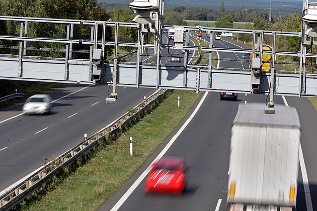 Traffic was disrupted near the accident site, with vehicles passing through the emergency lane from around 7:30 AM