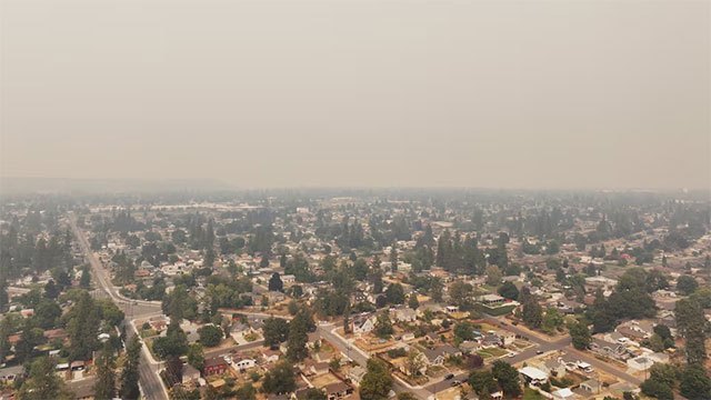 Trois incendies menacent les zones d'évacuation, avec plus de 250 000 acres en feu dans l'État de Washington