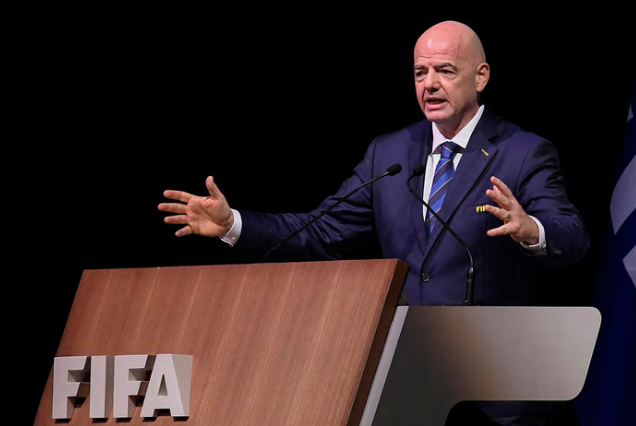 La FIFA déclare que cette mesure vise à lever plus de 10 milliards de dollars pour le développement du football mondial.