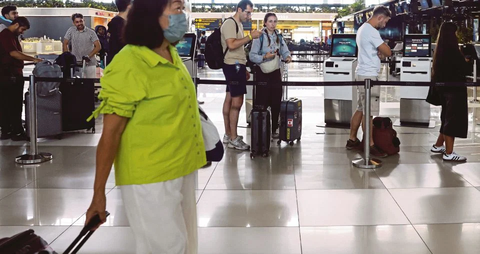 Flights to and from Indonesia’s capital resume after volcanic eruption forced a 2-day closure