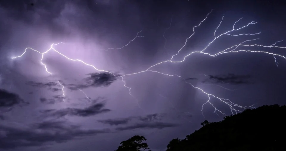 General : Advertencia de la tormenta en Kelantan, Sarawak, Sabah hasta las 19h