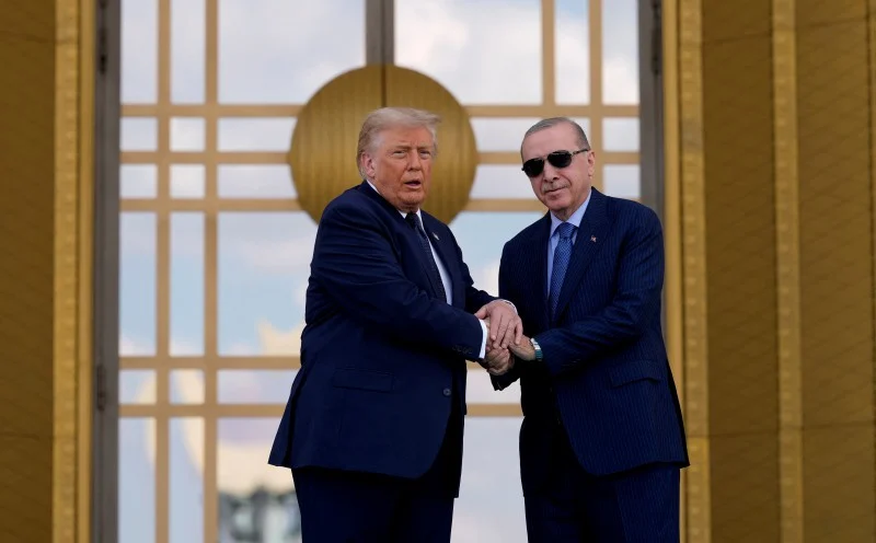 Trump berates Nato, praises Erdogan as summit starts
