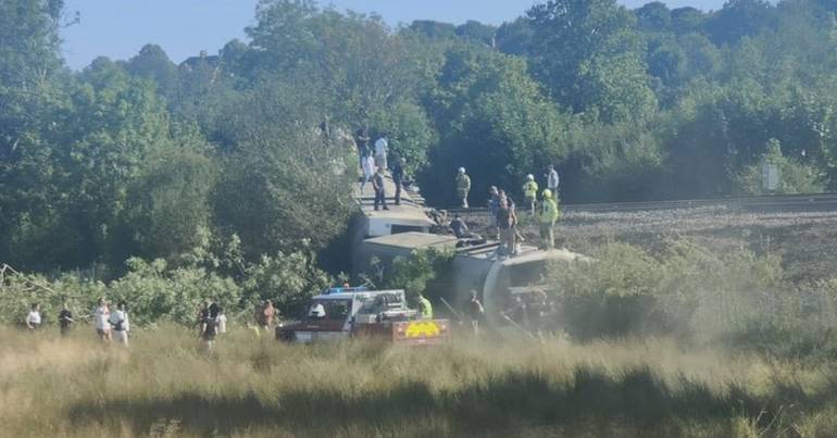 Comboio descarrila en Sussex, en el Reino Unido