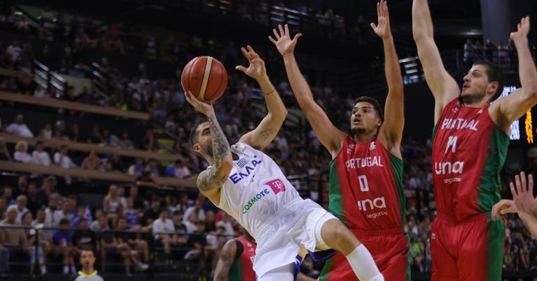 Portugal beats Greece and moves on in the World