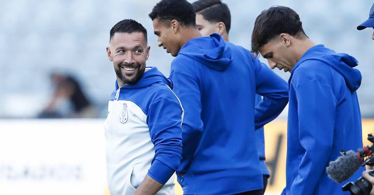 Faroli alerte Arouca et veut que le FC Porto s'éloigne du "pilote automatique"