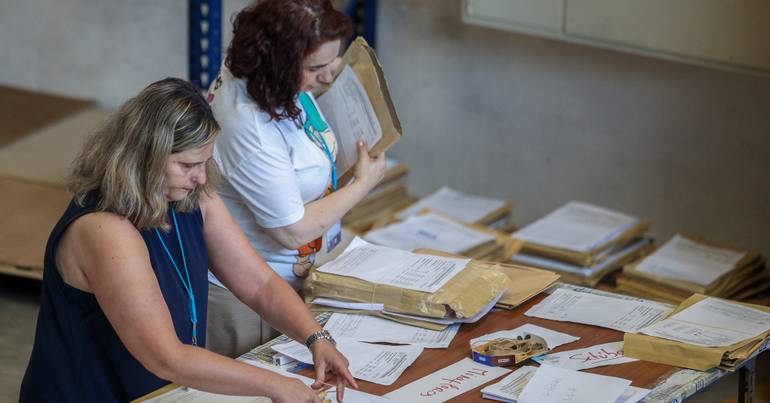 Teachers summoned to correct exams at the end of the process