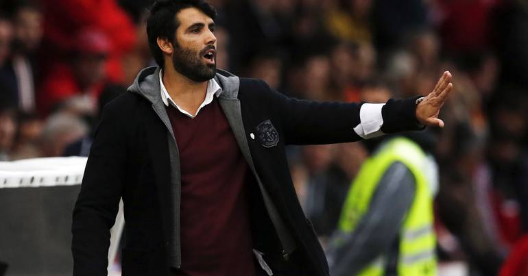 Home Pia bet on Filipe Coelho for Coach