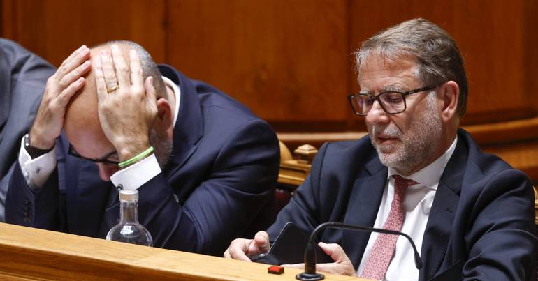 Parliament won't listen to Louis Neves. AD stopped hearing