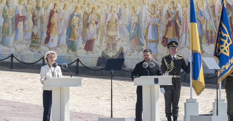 Zelensky wants "a Ukraine with Europe" and "no war"