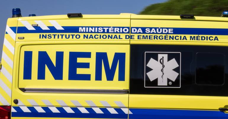 80-year-old woman dies in collision between motorcycle and light