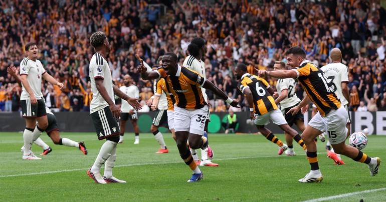 Hull stun Manchester United 2-0 sur le retour Premier League