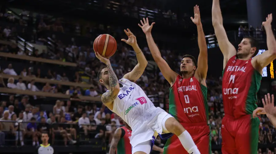 Portugal beats Greece and moves on in the World