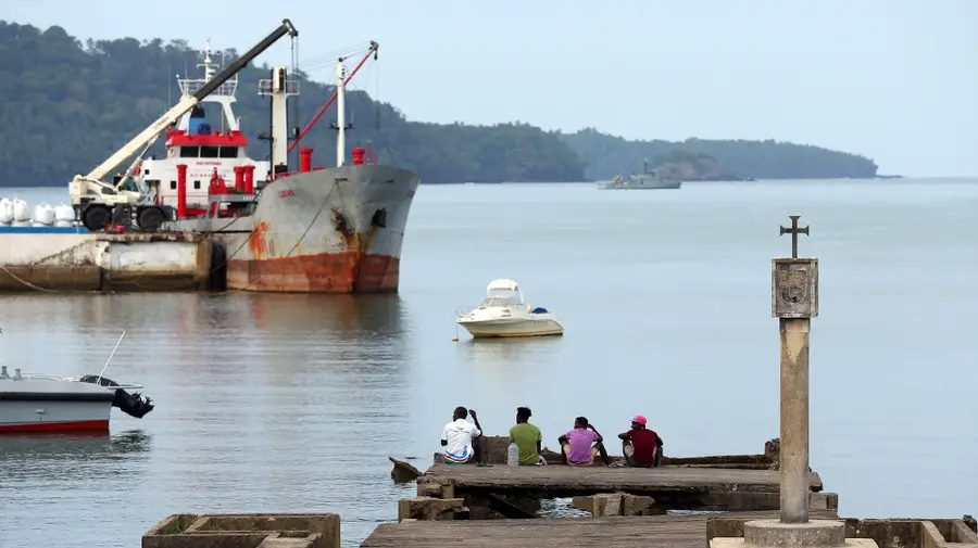 Stranded ship blocks only port of the island of the Prince
