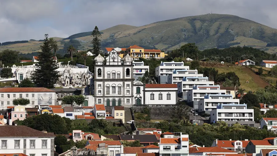 Magnitude of earthquake 2.8 sense on Faial Island