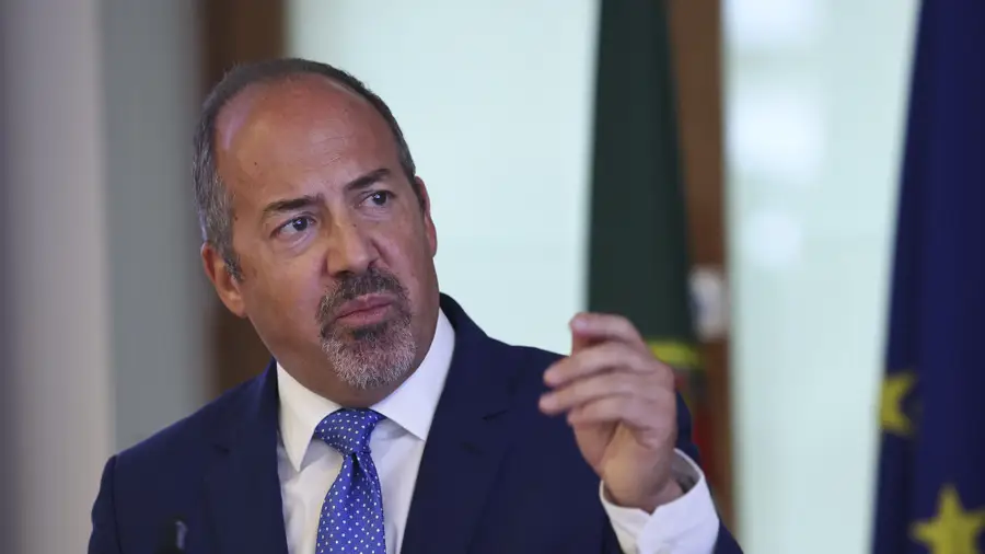 Álvaro Santos Pereira had added value of 3,361 euros with shares that later donated