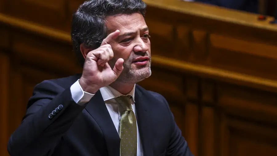 Congressman will stay in the Aquira: backs off after meeting with Ventura