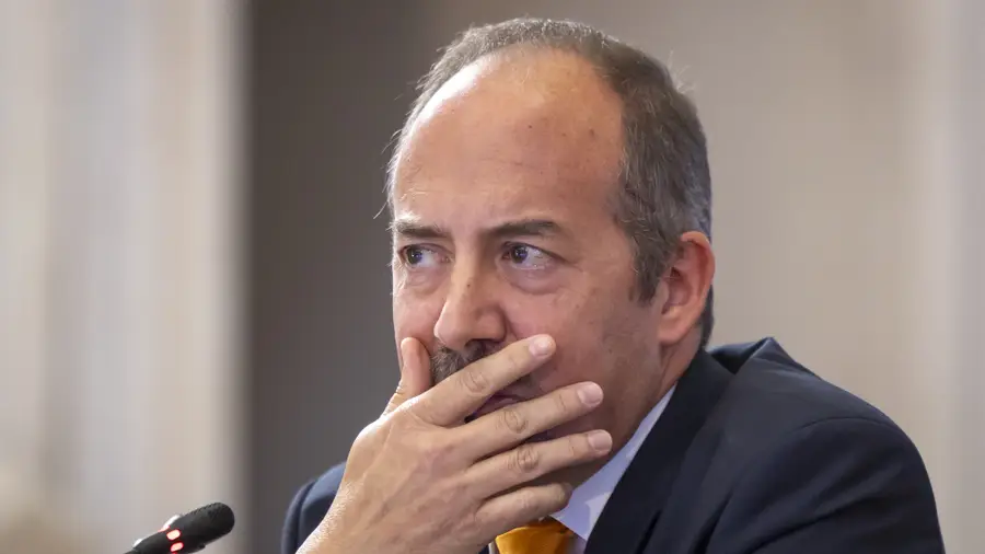 Álvaro Santos Pereira had added value of 3,361 euros with shares that later donated
