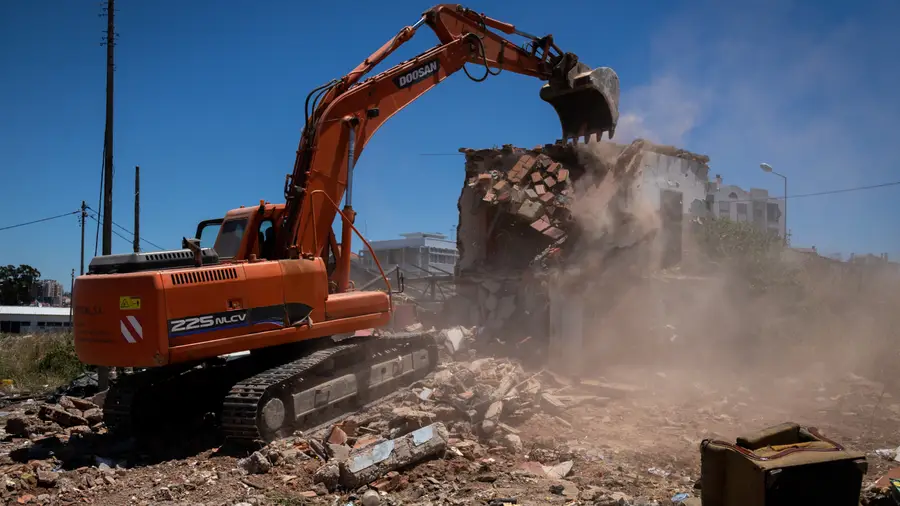 Santarém avanza con demolición de construcciones ilegales
