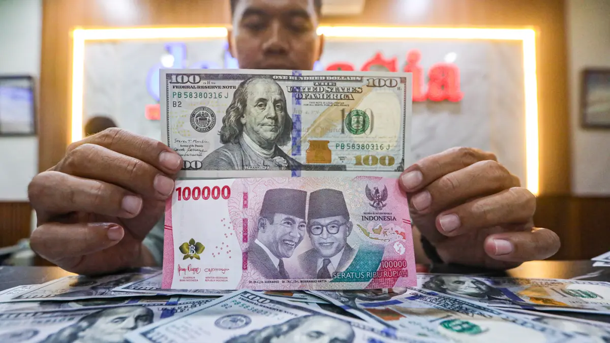 La rupia el viernes por la mañana se debilitó a 17.935 rupias por dólar estadounidense