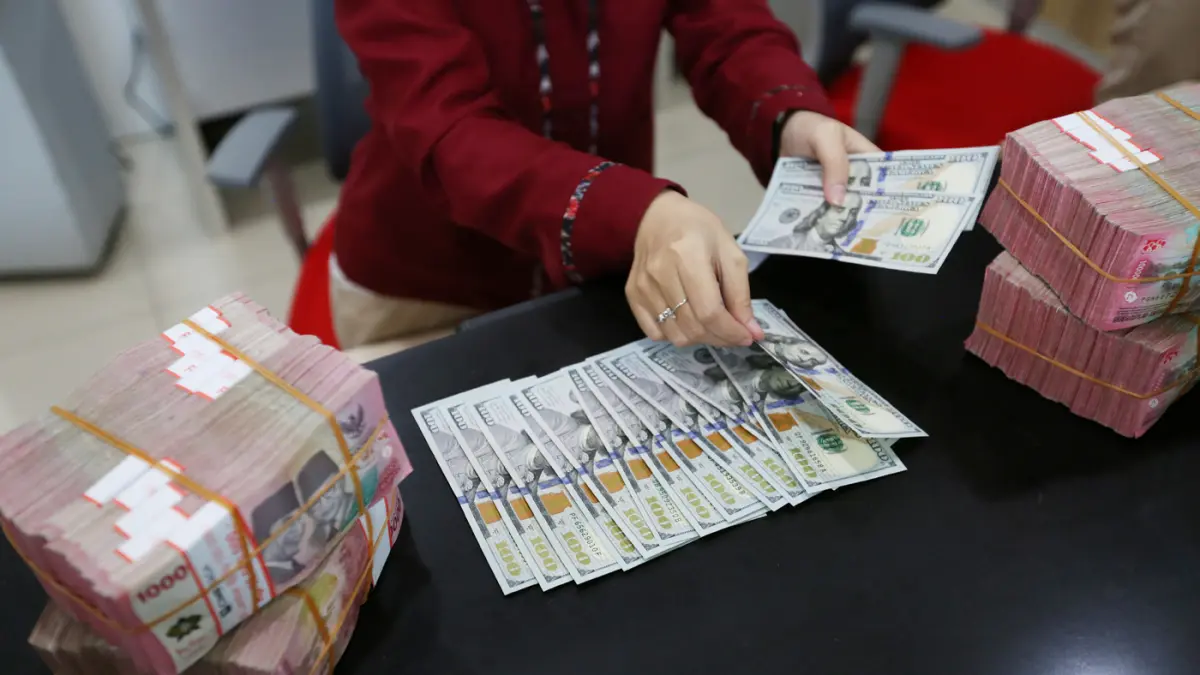 Rupiah weakened to Rp17,992 per US dollar on Monday morning