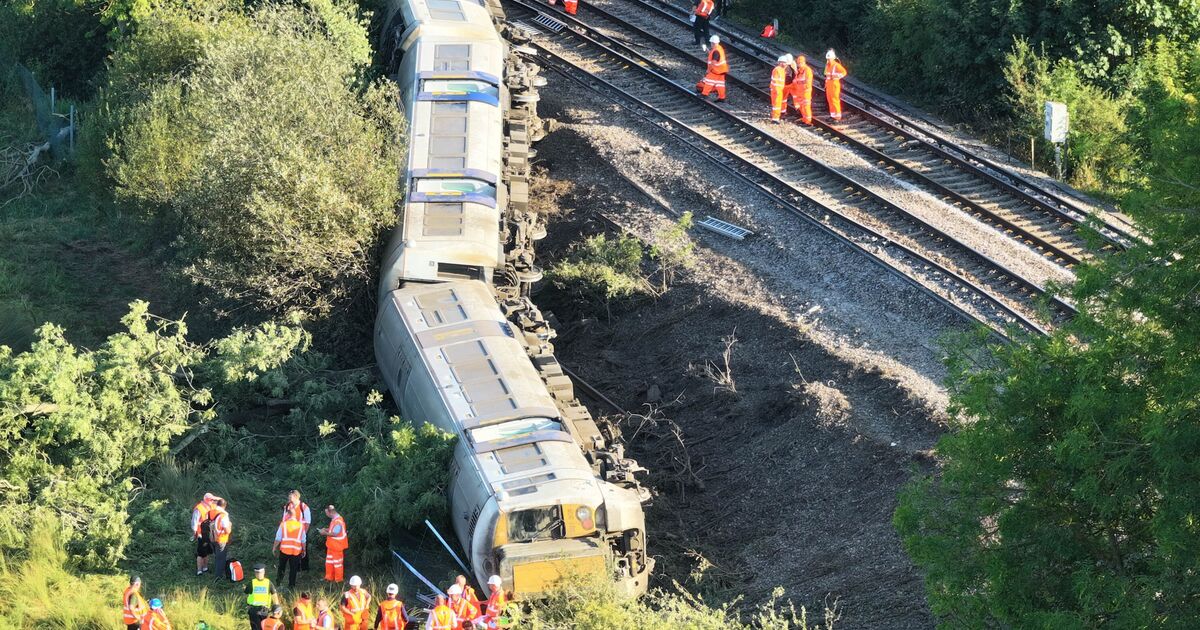 Carriles derribados en tren de pasajeros cerca de Lewes en East Sussex