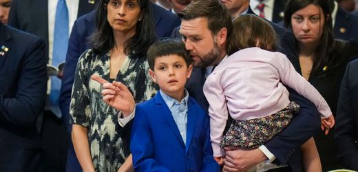 El senador republicano de Ohio y su esposa anunciaron el nacimiento en redes sociales