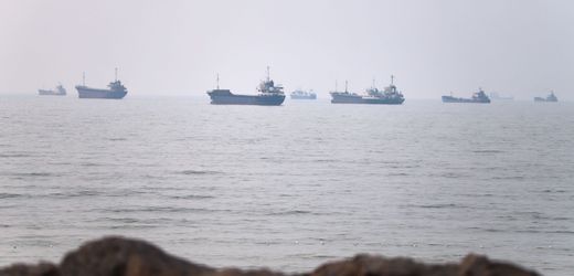 Iran War: Crew Leaves Burning Container Ship in Strait of Hormuz