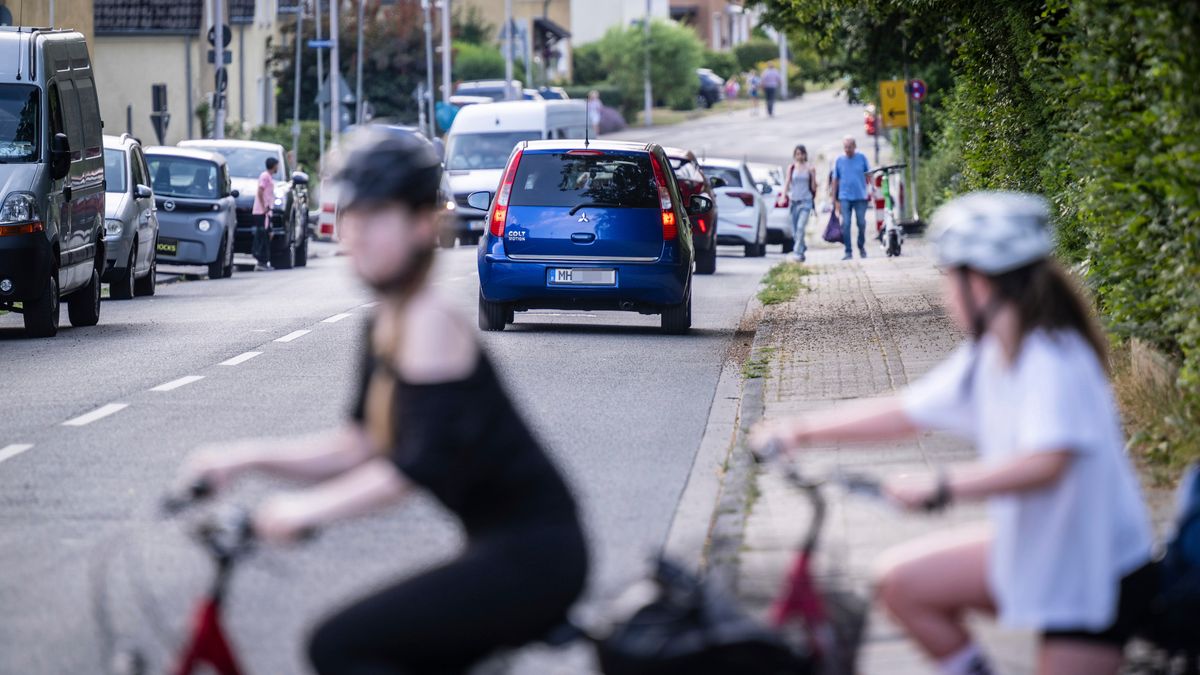 Accident Statistics: Every 18 minutes a child crashed on the road