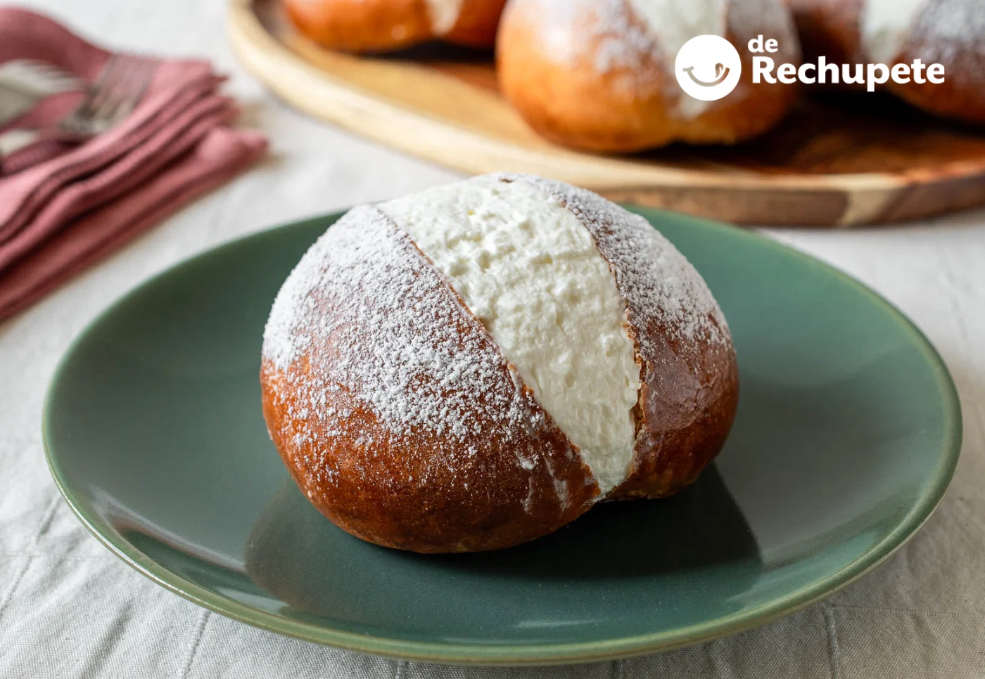 Italian maritozzi with cream. Traditional recipe