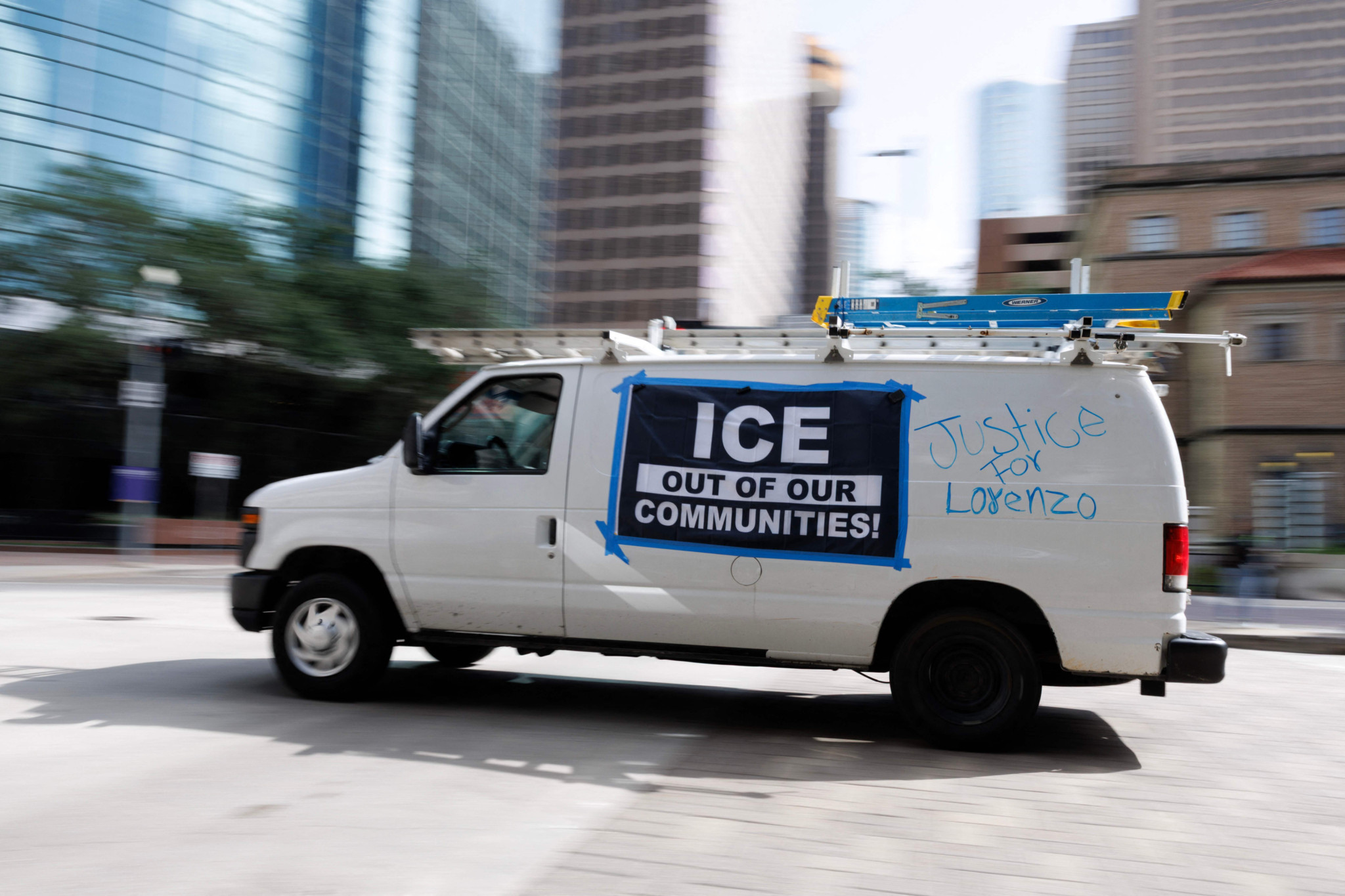 "Conductive distraction and de-escalation devices": U.S. immigration agency plans electric shock gloves