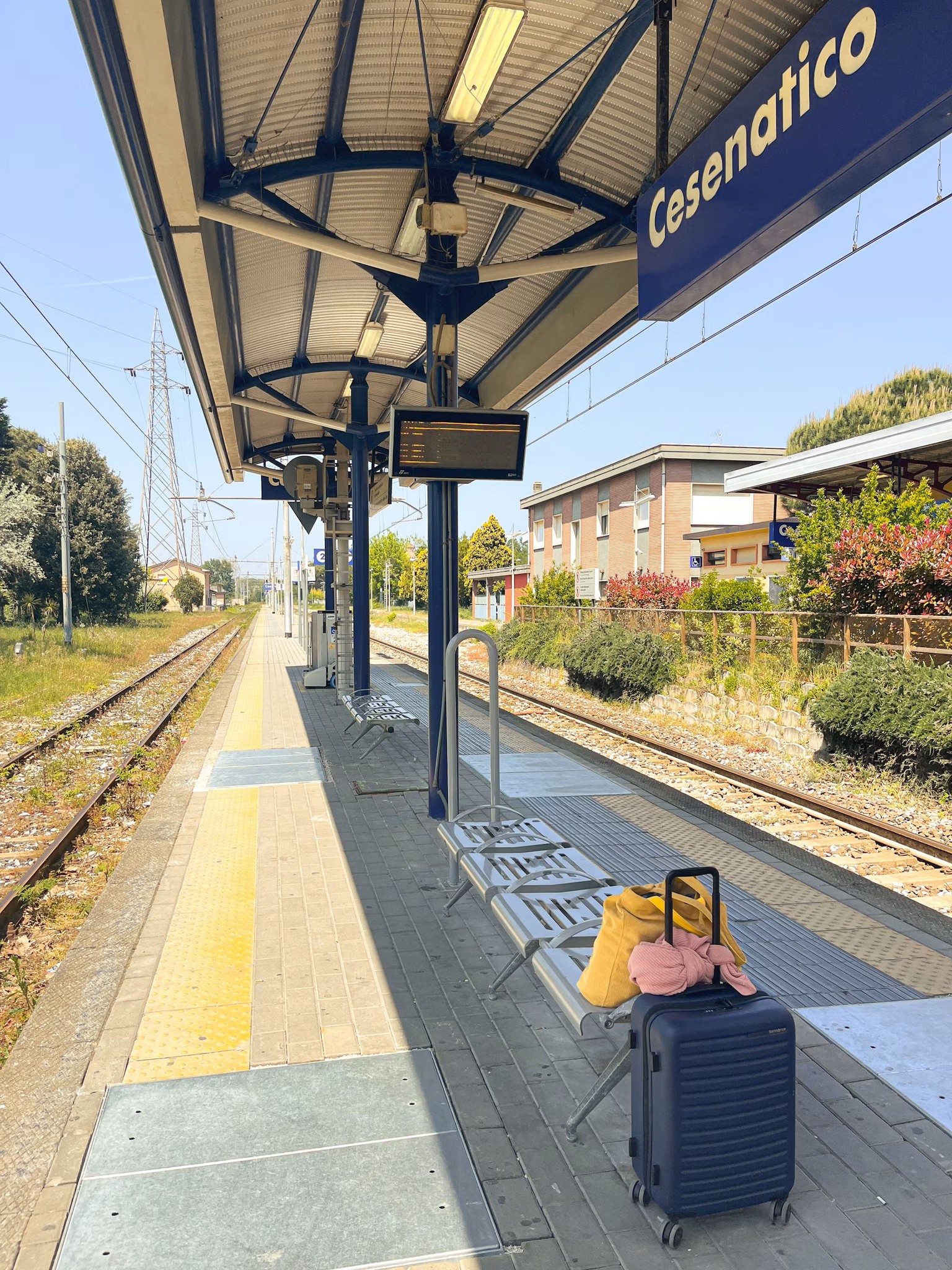 Train trip to the south: cities, beaches, aperitivo: for 54 francs by train through Italy