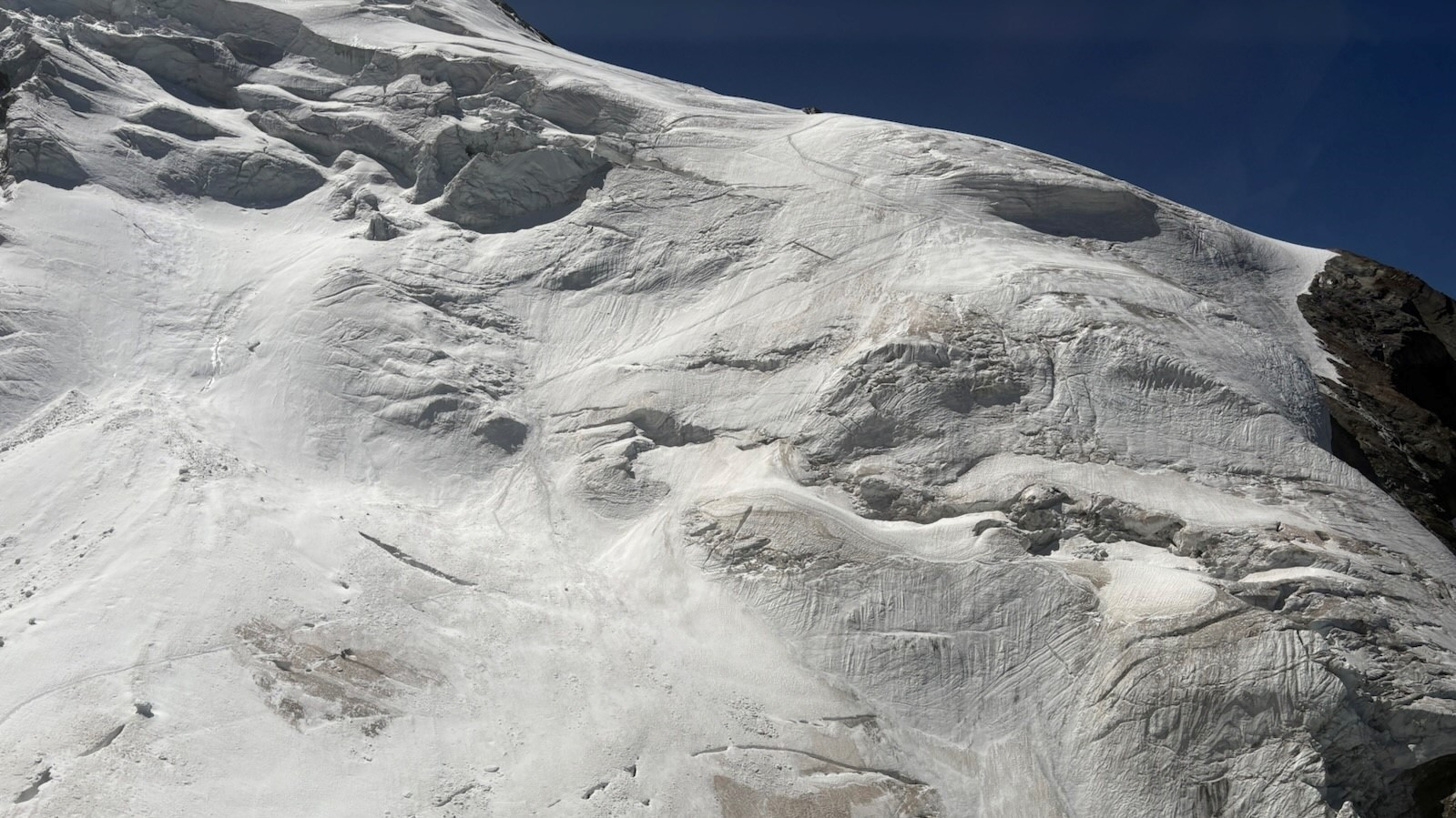 Accident on the Trift Glacier: Person dies in Valais after falling into crevasse