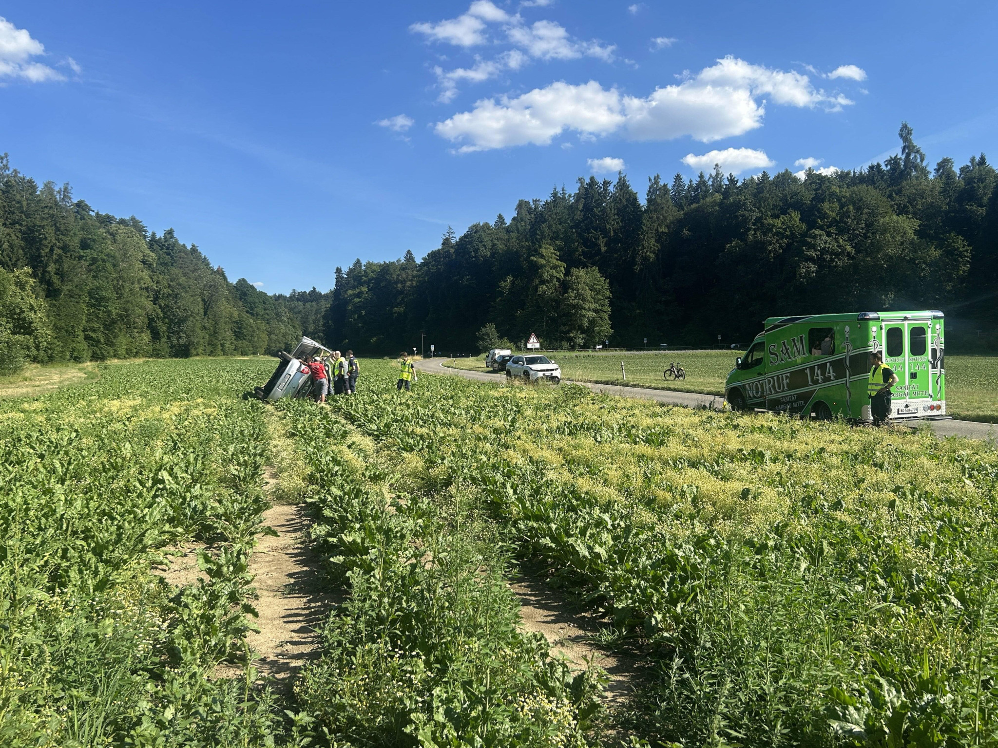 Canton of Aargau: Fire brigade frees driver from accident car – police take ID