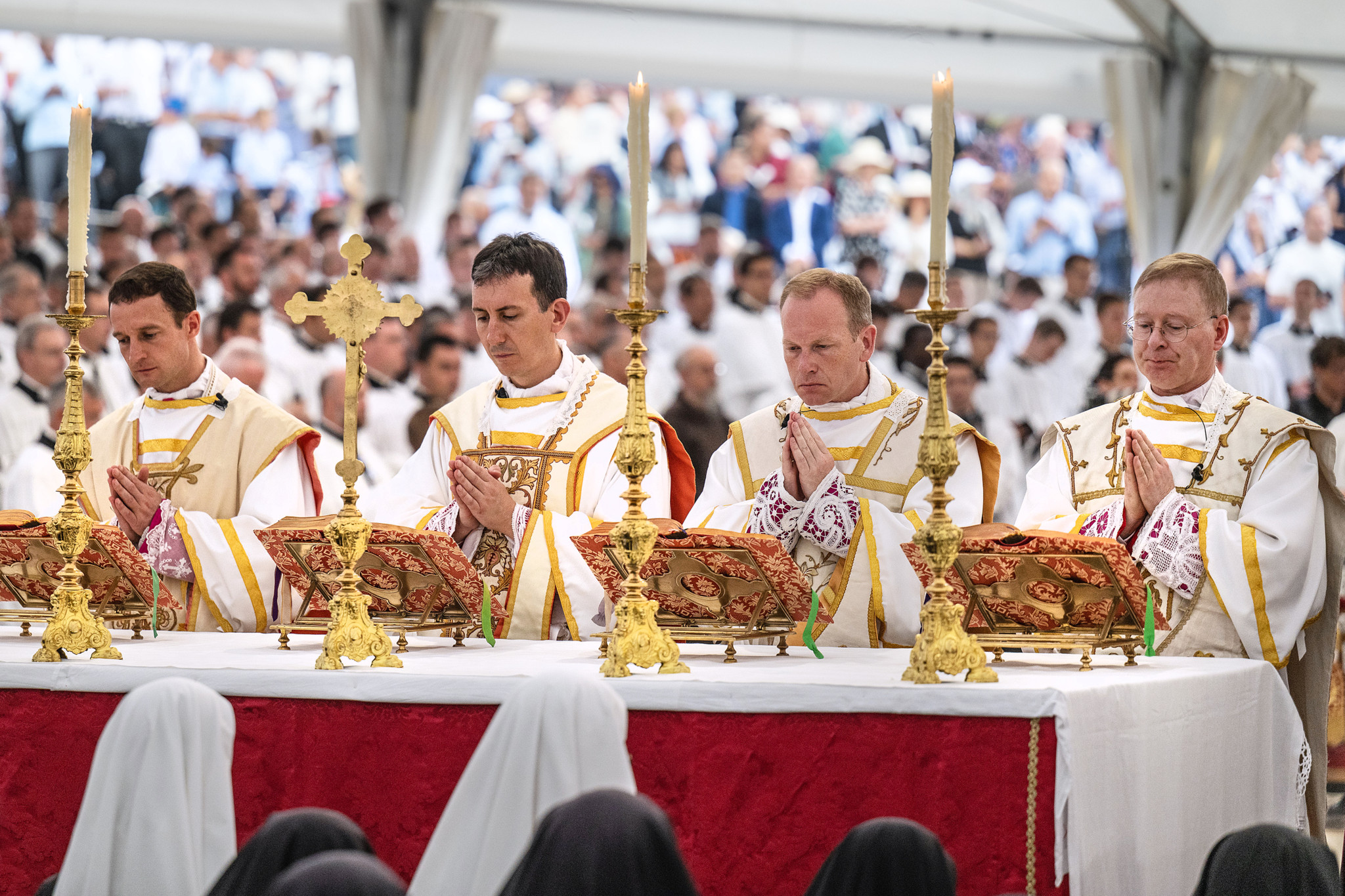 Power struggle in the Church: After forbidden episcopal ordination in the Valais: Vatican excommunicates Pius Brothers