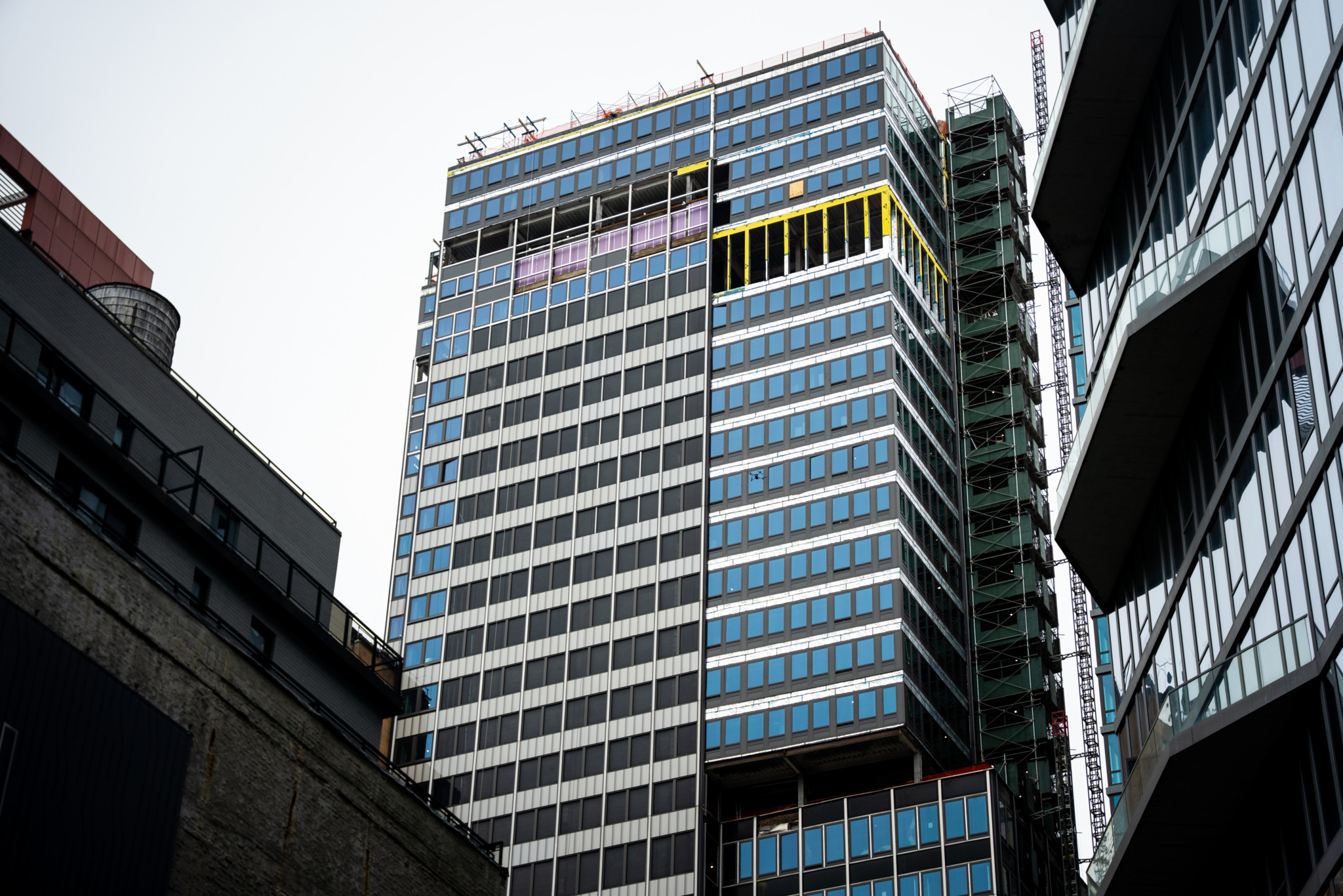 Excitement in New York: High-rise in the middle of Manhattan cleared due to danger of collapse