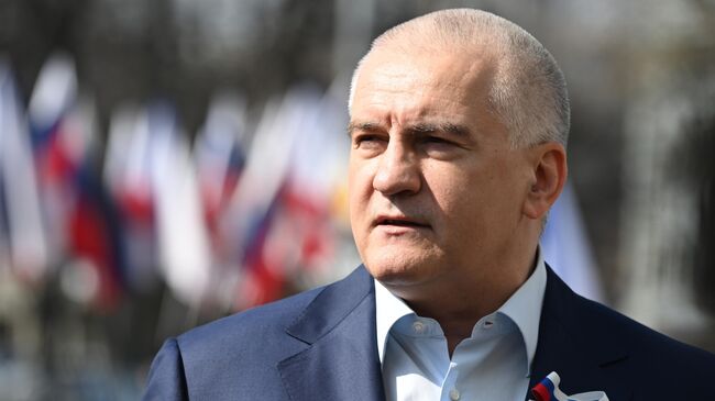 In the annexed Crimea introduced a state of emergency