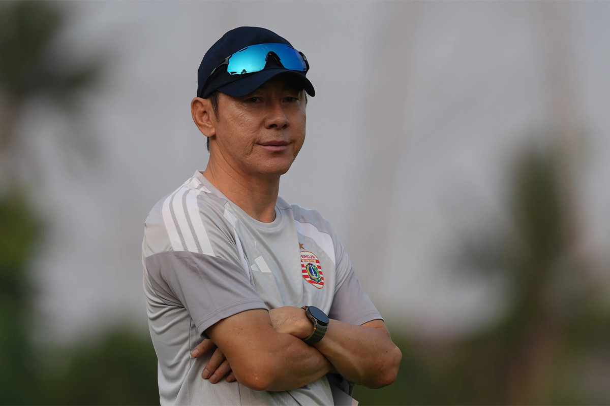 Two classic derbies decide the finalists, with Persib reaching the semis after three straight 1-0 wins