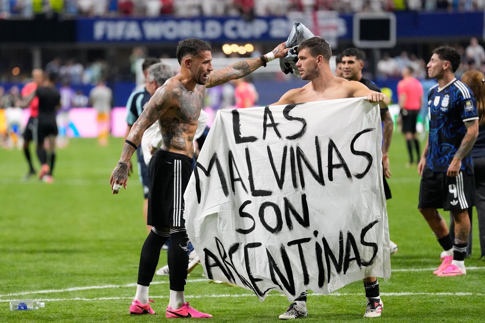 Argentina with 'Malvinas are our land' banner... Will they be sanctioned?