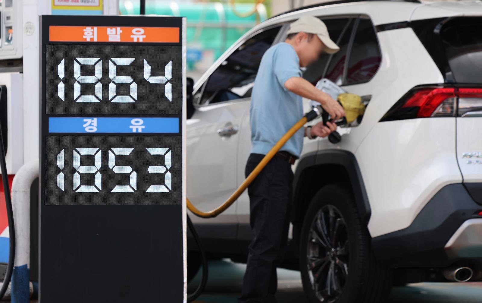 La medida mantiene el impuesto a la gasolina en 698 wones por litro y al diésel en 436 wones, vigente hasta el 30 de septiembre