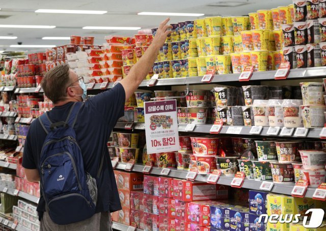 Nongshim sube el precio de 43 productos, incluyendo fideos en vaso, snacks y bebidas, un promedio de 5.8%… los fideos en bolsa quedan excluidos