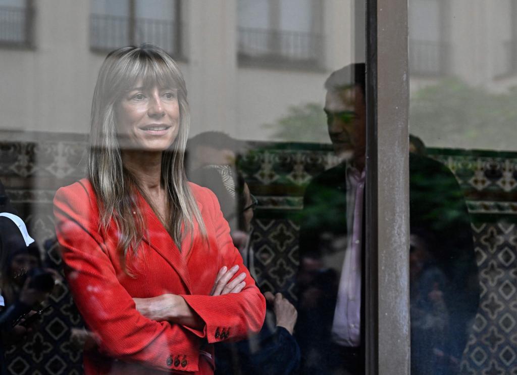 The wife of the President of the Government needs judicial authorization to travel to Turkey following the withdrawal of her passport