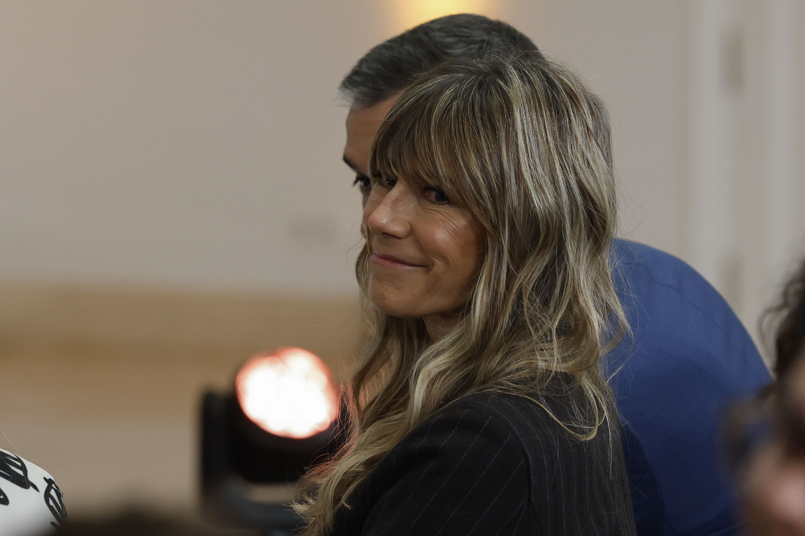 The wife of Pedro Sánchez cannot accompany him to Ankara by a courtesy invitation, according to the court order