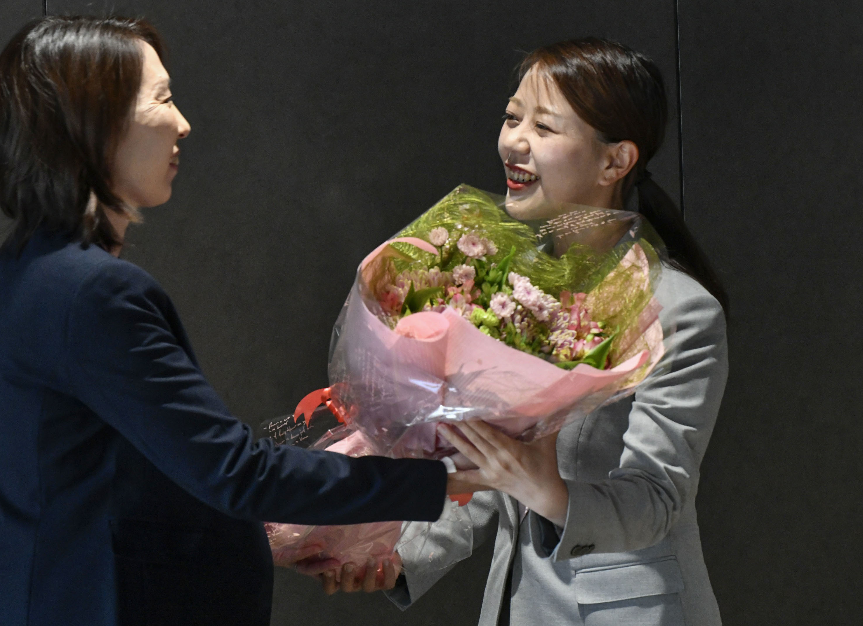 The maternity leave of a mayor who opens a national debate in Japan and challenges the extreme culture of sacrifice