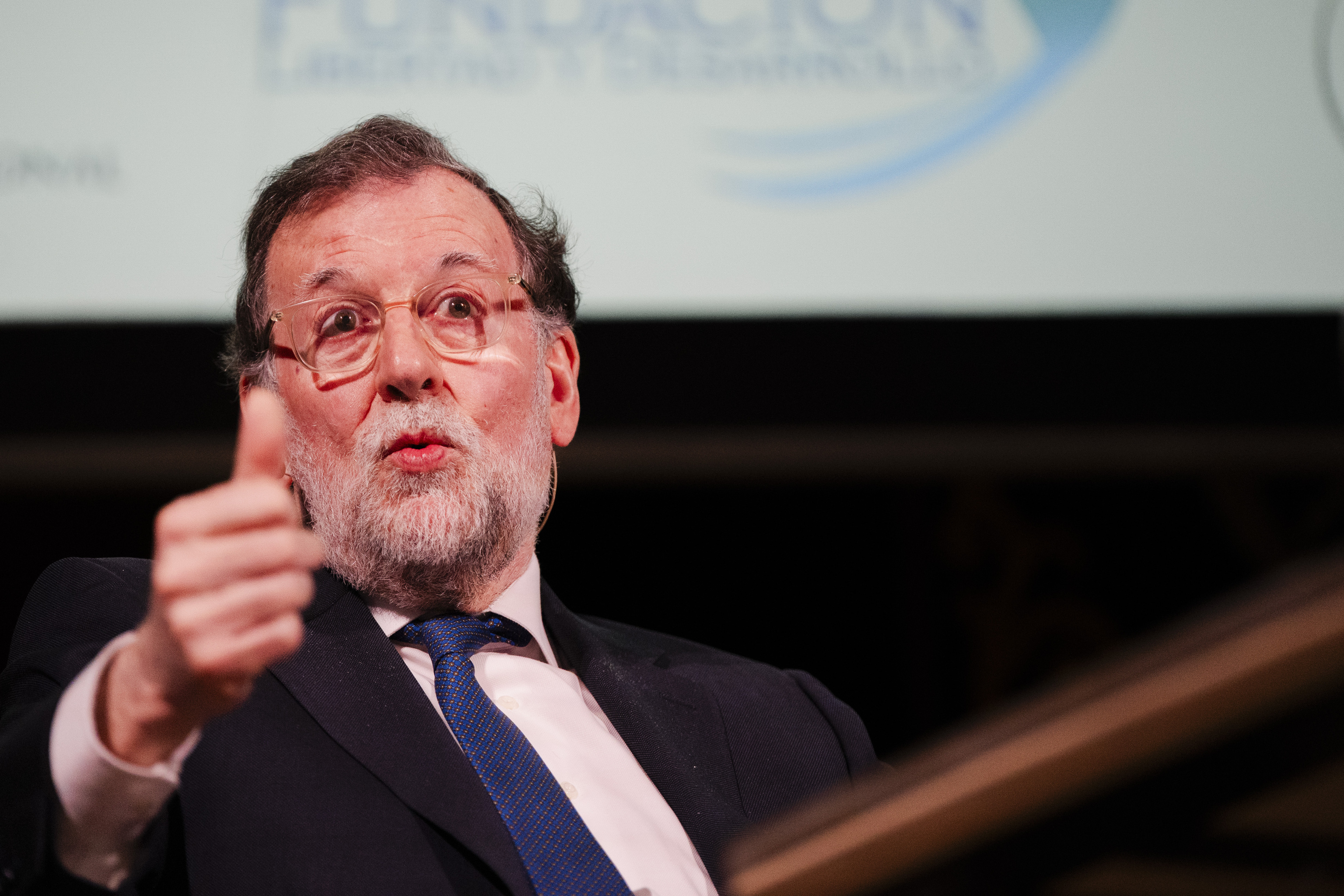 Pedro Sanchez fustiges the xenophobic ideas of Mariano Rajoy on the Blues