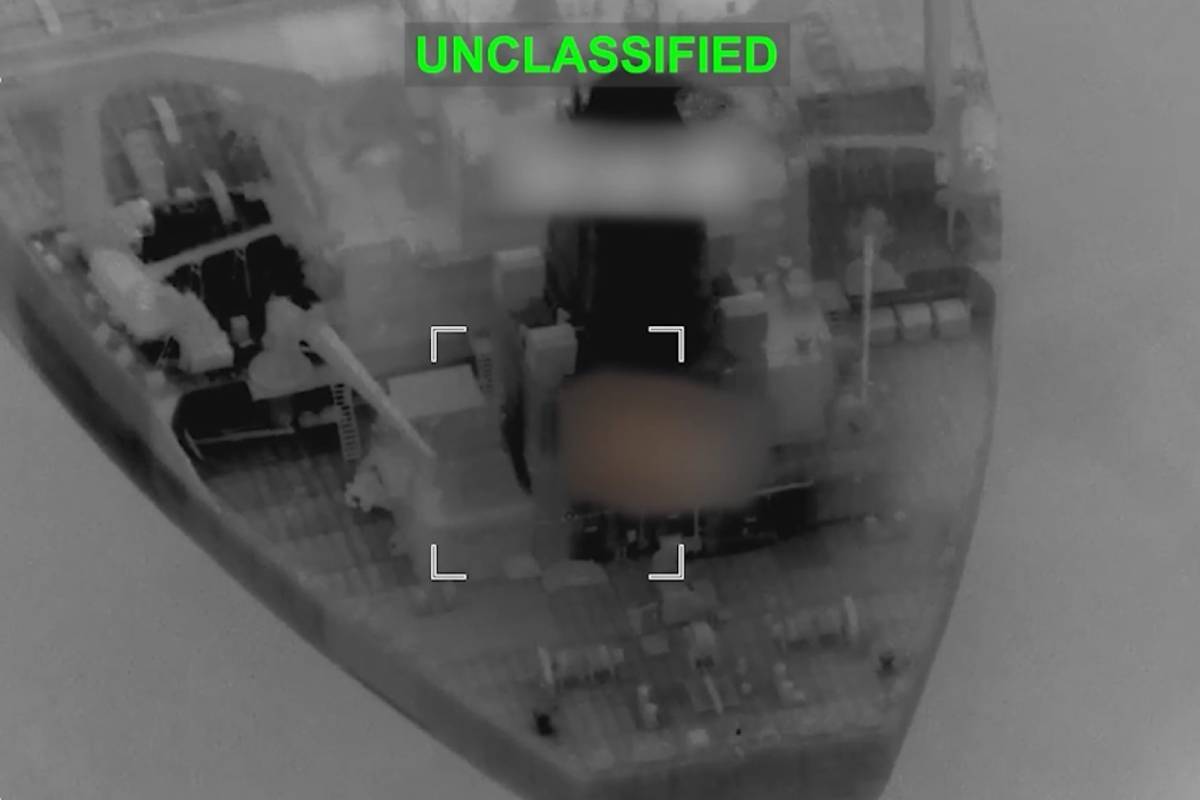 An American aircraft fired Hellfire missiles at the ship's flag of Curazao's fireplace, stopping its advance