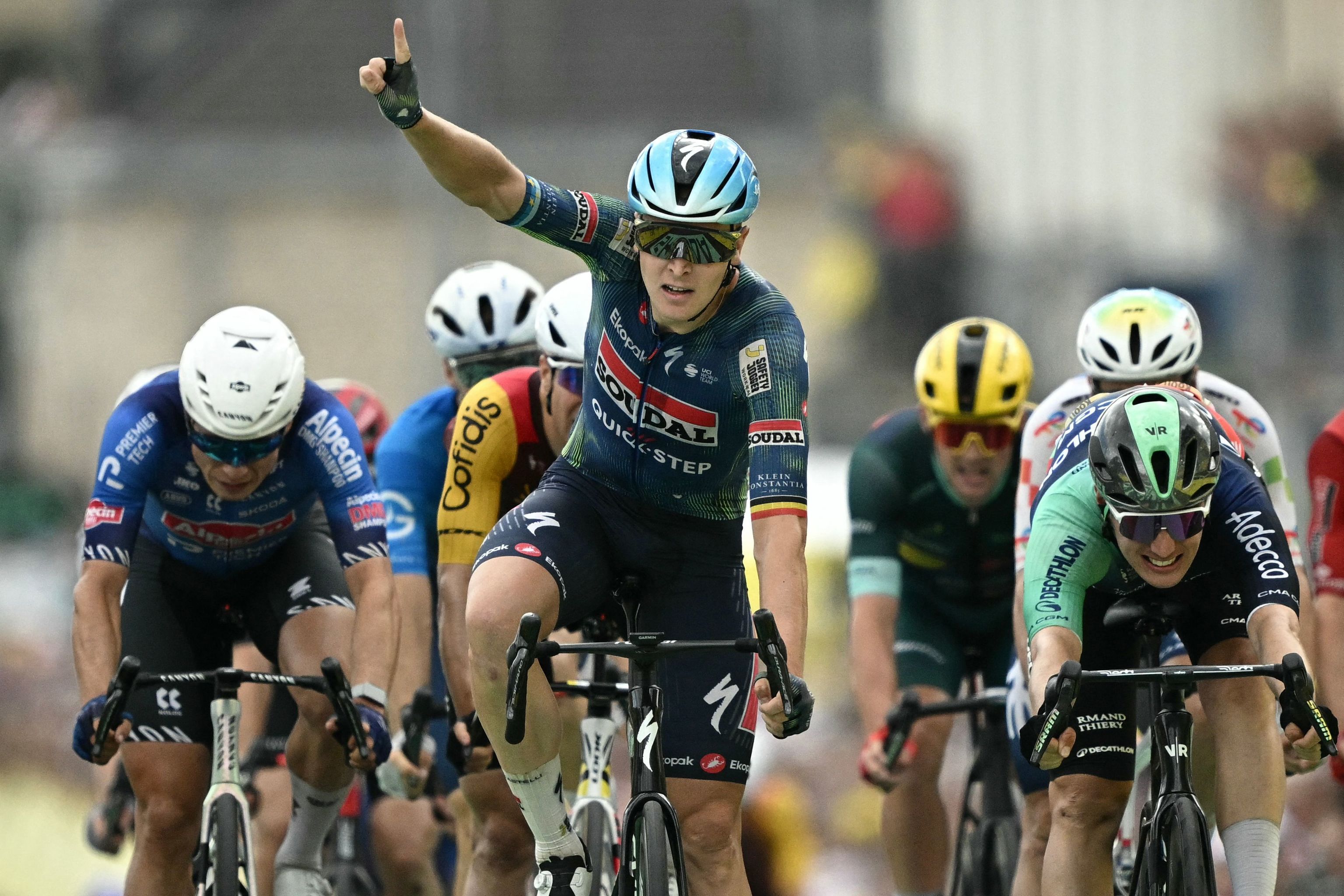 Merlier ouvre son triplet sur le Tour après une chute effrénée de Gaviria