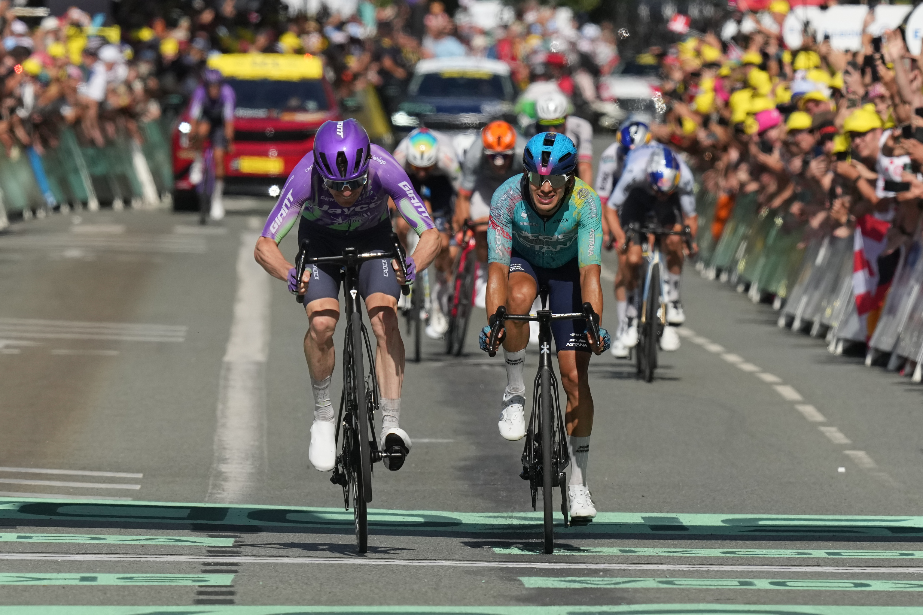 The Leak of the Tour crowns Mauro Schmid and almost puts Tom Pidcock on the podium
