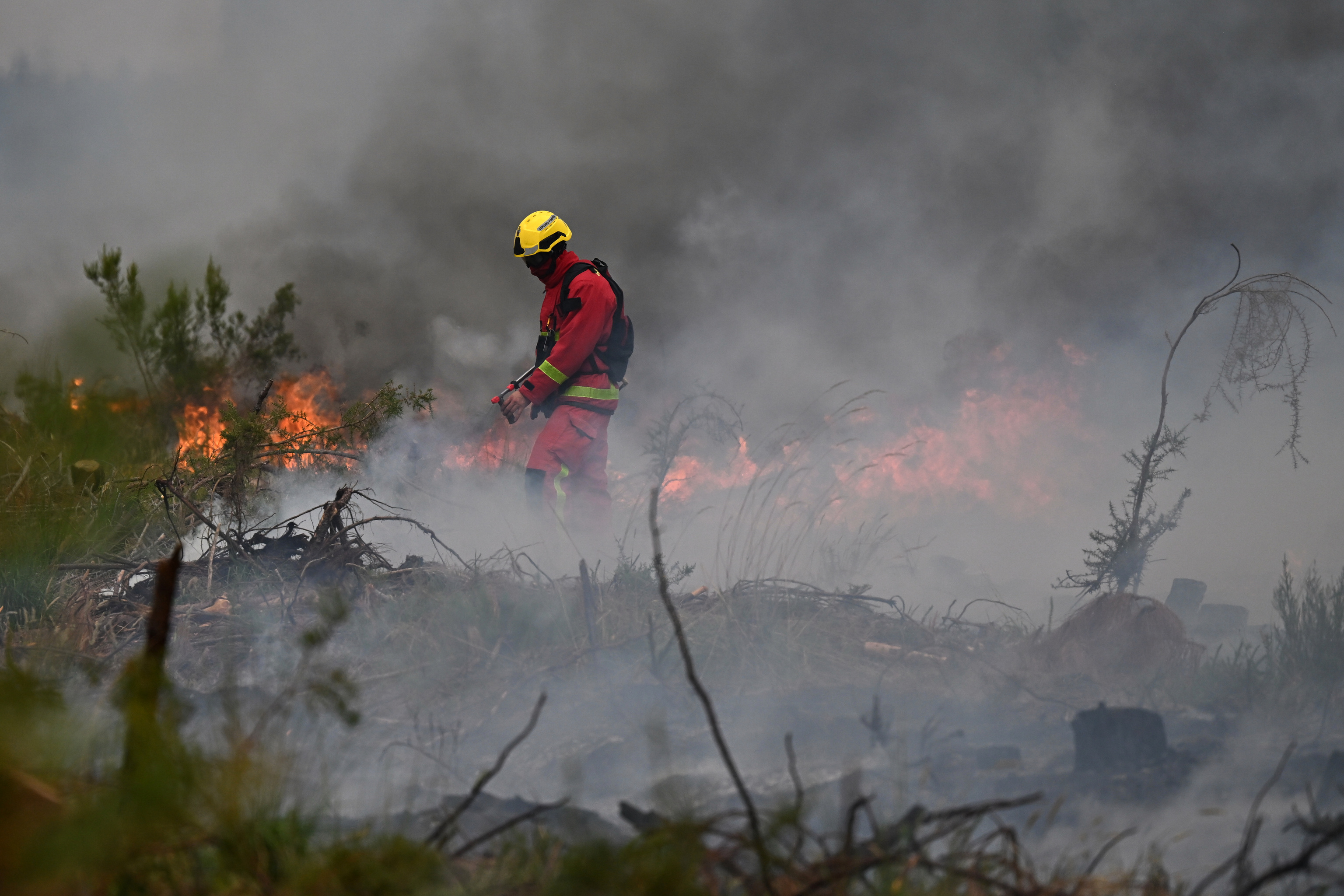 Incendie à 15 kilomètres de Bordeaux : 98 000 hectares brûlés, 220 000 évacués et « situation défavorable »