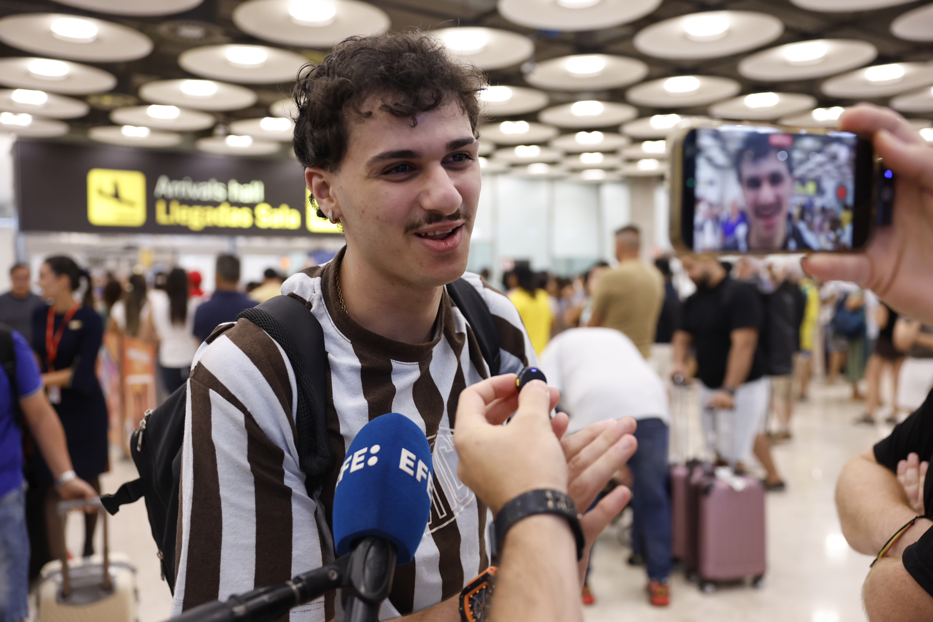 إسبانيا، مراقبة العينات على المسافرين من إيطاليا النافذين منذ منتصف الليل