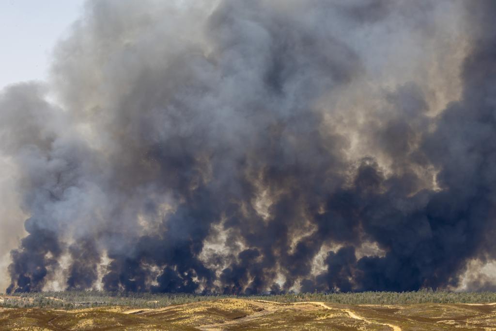 The fire in Huelva fog forces the eviction of about 340 people from several locations